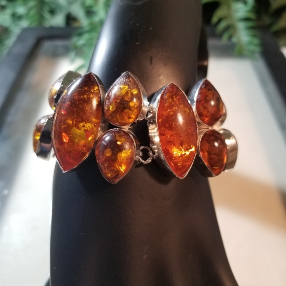 SPECTACULAR BRACELET NWOT - Picture 2 of 13